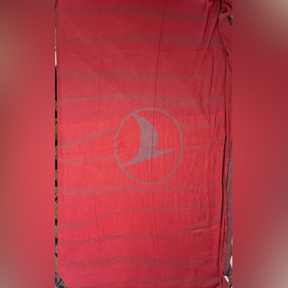 Gold Awin Tomorrow on Board Turkish Airline Passenger Travel Lightweight Blanket - Picture 4 of 12